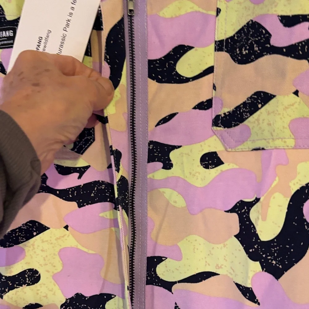 WILDFANG NWT The Essential Coverall in bright camouflage print Size Medium - Picture 6 of 12